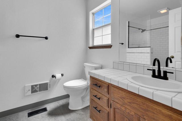 70500 Bradley Lockwood Road, Lockwood CA: https://media.crmls.org/mediaz/063c654f-d0f4-4b39-9e32-9242ca73fd91.jpg