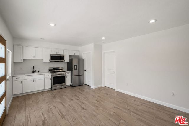 2231 1/2 Laverna Avenue, Los Angeles CA: https://media.crmls.org/mediaz/063ce003-4188-4f84-9a4e-9d5172845313.jpg