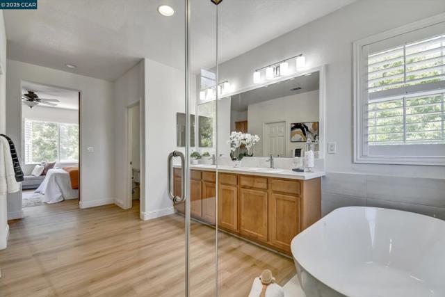 1033 LANTERN BAY, Hercules CA: https://media.crmls.org/mediaz/063db075-c2a4-466d-9253-93c78ac2b1e2.jpg