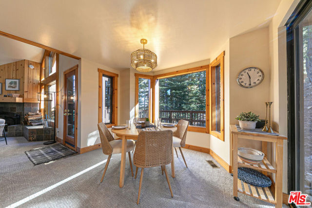11504 Skislope Way, Truckee CA: https://media.crmls.org/mediaz/063e2571-132e-4fc6-97ed-0c272ab68e73.jpg
