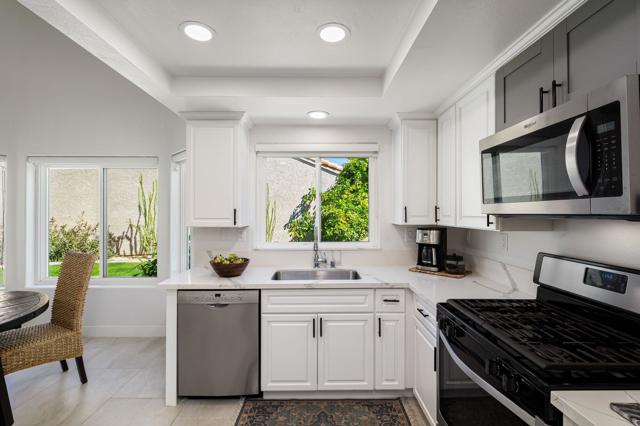 48205 Vista De Nopal, La Quinta CA: https://media.crmls.org/mediaz/063e2622-7ddd-4237-88d2-d7ada43415ed.jpg