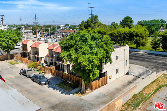 102 E Lancaster Boulevard, Lancaster CA: https://media.crmls.org/mediaz/063e2c16-fcfd-48da-b0ce-f4cf4d3b7c6d.jpg