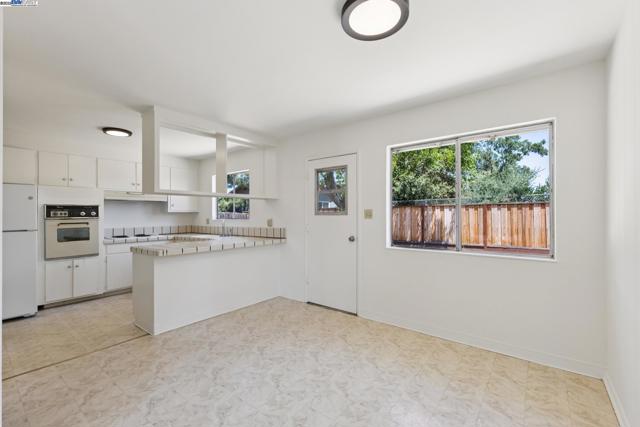 916 El Caminito, Livermore CA: https://media.crmls.org/mediaz/063e9da9-ba36-4bef-bee9-db173f343fcd.jpg
