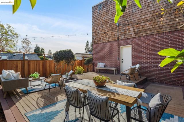 1521 Josephine St, Berkeley CA: https://media.crmls.org/mediaz/063ea105-c29f-4b81-9bec-c3b968a1b113.jpg