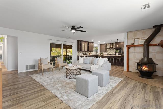 14210 Tierra Bonita Road, Poway CA: https://media.crmls.org/mediaz/063f100c-ff75-4c88-a295-b5aedade7293.jpg