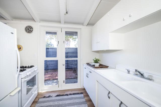 575 E Meadow Drive, Palo Alto CA: https://media.crmls.org/mediaz/063f6bc3-2fb7-4a56-9bf3-74da6332ee4d.jpg