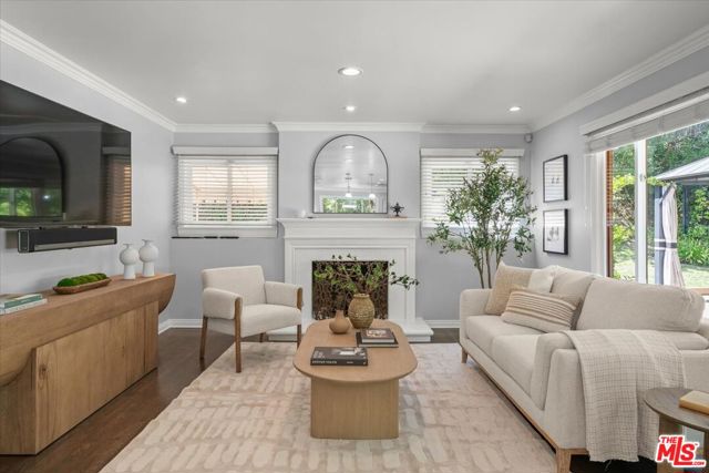 10411 Windtree Drive, Bel Air CA: https://media.crmls.org/mediaz/063fa7ef-1c46-4798-8de5-dc5c562d683d.jpg
