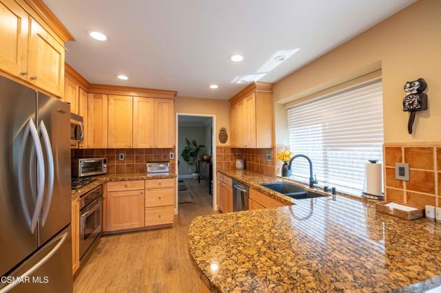 5426 Cedarhaven Drive, Agoura Hills CA: https://media.crmls.org/mediaz/063fbb5b-db3e-4c9b-bc21-f46bdad8752f.jpg