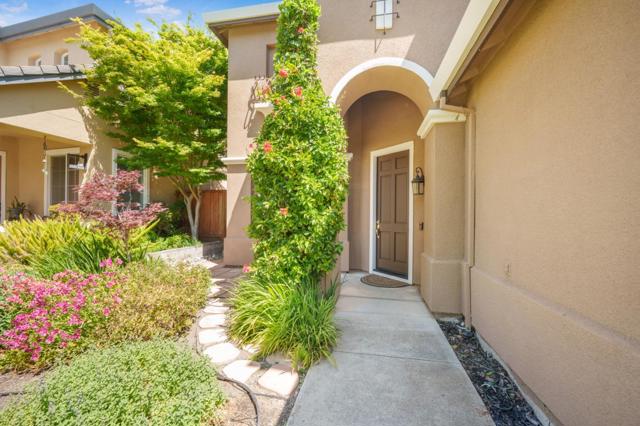 1429 Goshawk Court, Gilroy CA: https://media.crmls.org/mediaz/064034ed-e87c-4e87-9170-a068d46fa5d4.jpg