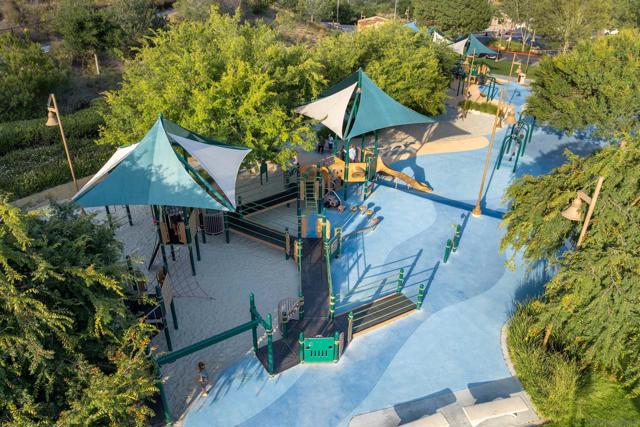 2383 Altisma Way, Carlsbad CA: https://media.crmls.org/mediaz/064039f0-27b1-42ba-9620-96eec3a0c6ec.jpg
