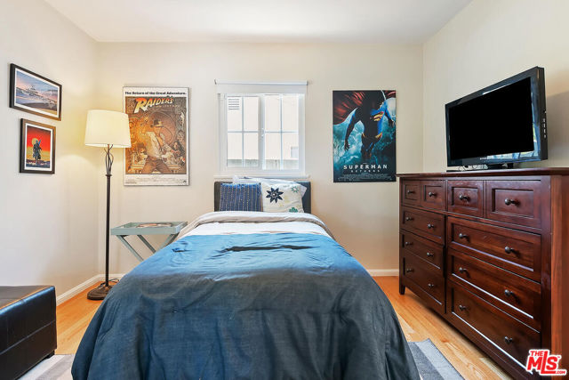 13155 Hartsook Street, Sherman Oaks CA: https://media.crmls.org/mediaz/064060b6-bc61-4ca3-89e1-83bd009bded3.jpg
