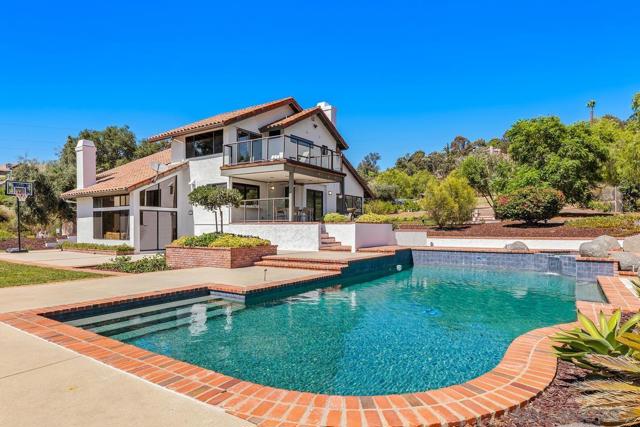 3453 Via Loma Vista, Escondido CA: https://media.crmls.org/mediaz/064134f1-1e43-41ea-9235-5687e95243ed.jpg