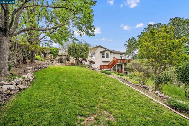 628 Sugarloaf Ct, Walnut Creek CA: https://media.crmls.org/mediaz/06423de3-110f-4a61-8bd3-bed12b6376c9.jpg