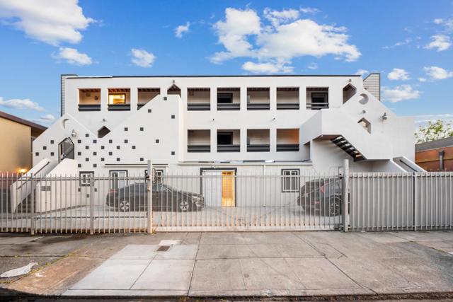 441 W Macarthur Boulevard, Oakland CA: https://media.crmls.org/mediaz/06427f7d-3ed6-49f6-9972-b92bc357cf40.jpg