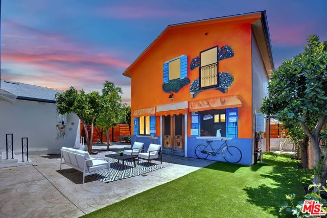17660 Martha Street, Encino CA: https://media.crmls.org/mediaz/0642a0b6-9c83-4a97-8630-e3eef8ed1eee.jpg