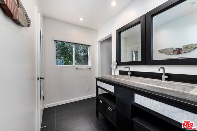 8328 Kirkwood Drive, Los Angeles CA: https://media.crmls.org/mediaz/06430066-0173-4a43-9643-a10fd3160070.jpg