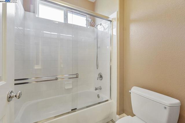 5391 Fernbank Dr, Concord CA: https://media.crmls.org/mediaz/06430395-c3e4-4c7d-8bdd-223bacc34771.jpg