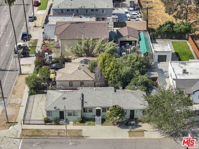 447 W 118th Place, Los Angeles CA: https://media.crmls.org/mediaz/0643114c-7060-4d3c-9de8-2d6b0a2a2e6a.jpg