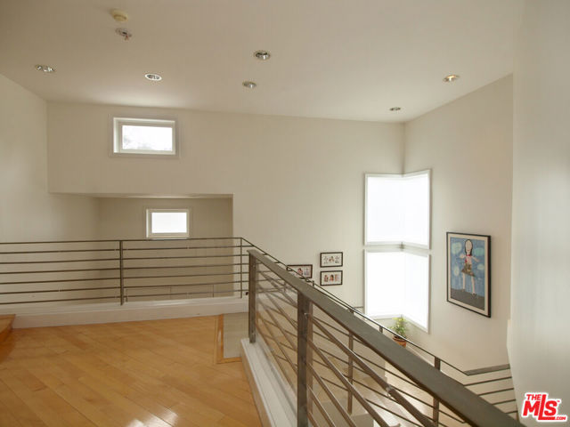269 N Bundy Drive, Los Angeles CA: https://media.crmls.org/mediaz/06433096-9f44-48fa-ac6a-383f10c9534b.jpg