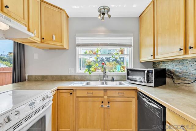 5875 Reo Ter, San Diego CA: https://media.crmls.org/mediaz/06434f24-5635-4d43-856e-a9b7a7add4df.jpg