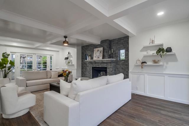 1864 Sunset Blvd, San Diego CA: https://media.crmls.org/mediaz/06436055-a480-413e-bb15-add630294b9b.jpg