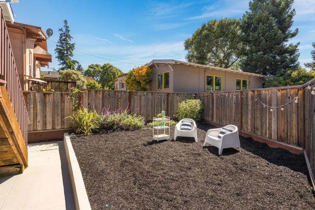 5731 Hermann St, Oakland CA: https://media.crmls.org/mediaz/064373de-5bd4-466c-981f-084dd3637e4f.jpg