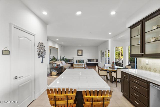 29845 Vista Del Arroyo, Agoura Hills CA: https://media.crmls.org/mediaz/06438a2a-7733-4962-b665-4ee6463a75a0.jpg