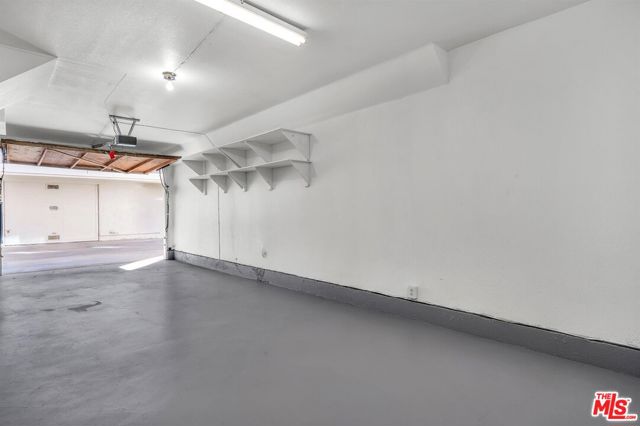 13340 Burbank Boulevard, Sherman Oaks CA: https://media.crmls.org/mediaz/064453a5-12a3-4d03-b3f1-26ab11af43b7.jpg