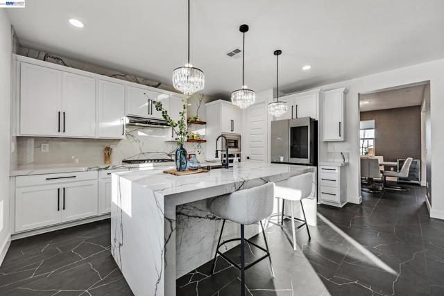 Image 3 of 60 For 259 Eagle Nest Dr