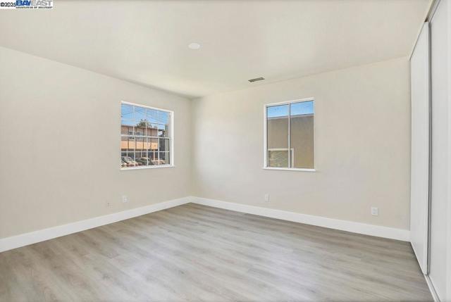 3251 Hyde St, Oakland CA: https://media.crmls.org/mediaz/06452fc8-da81-41a8-be1c-a412ea613296.jpg
