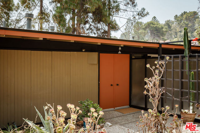 2 Seahurst Road, Rolling Hills Estates CA: https://media.crmls.org/mediaz/0645399e-4f33-48a2-a3fb-bfa3012d9588.jpg