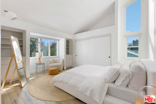 30830 Broad Beach Road, Malibu CA: https://media.crmls.org/mediaz/06454857-e1fd-456c-8c45-198338251518.jpg