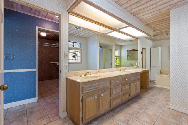 Image 40 of 54 For 748 Old Oak Ridge