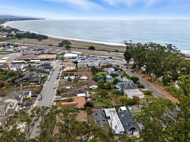 330 Avenue Cabrillo, El Granada CA: https://media.crmls.org/mediaz/06454bef-66e1-4acf-82d2-723c2aecc452.jpg