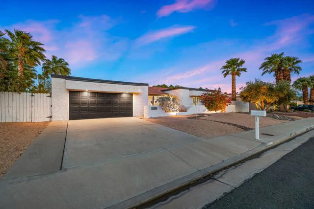 1862 N Nogales Way, Palm Springs CA: https://media.crmls.org/mediaz/06459732-50d3-45cb-8999-e015ab167644.jpg