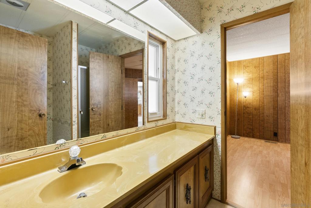 https://media.crmls.org/mediaz/06459f81-fc65-4cc1-9bd2-8692ccb86292.jpg?preset=X-Large
