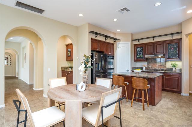1052 Mountain Ash Ave, Chula Vista CA: https://media.crmls.org/mediaz/06460eb6-fc17-4e21-b635-b3f8927e9e8f.jpg