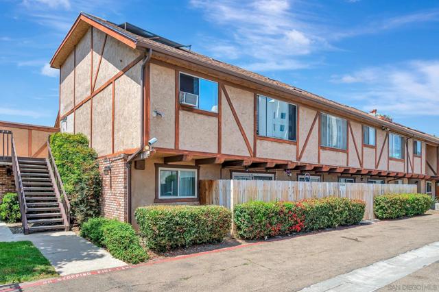 465 Fourth Ave, Chula Vista CA: https://media.crmls.org/mediaz/0646af8d-51da-4eba-8369-fff7c2577f57.jpg