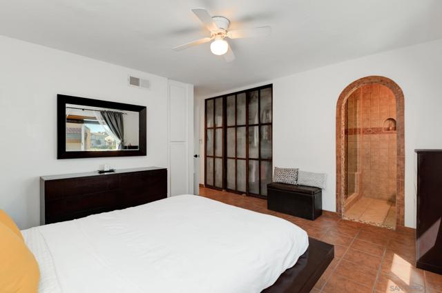 10790 Riderwood Ter, Santee CA: https://media.crmls.org/mediaz/06472004-090a-4998-ab65-aad88c69fc9a.jpg