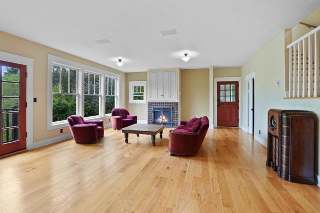 385 Miramar Drive, Half Moon Bay CA: https://media.crmls.org/mediaz/06473946-aa30-4116-a720-68a0c59e1a54.jpg