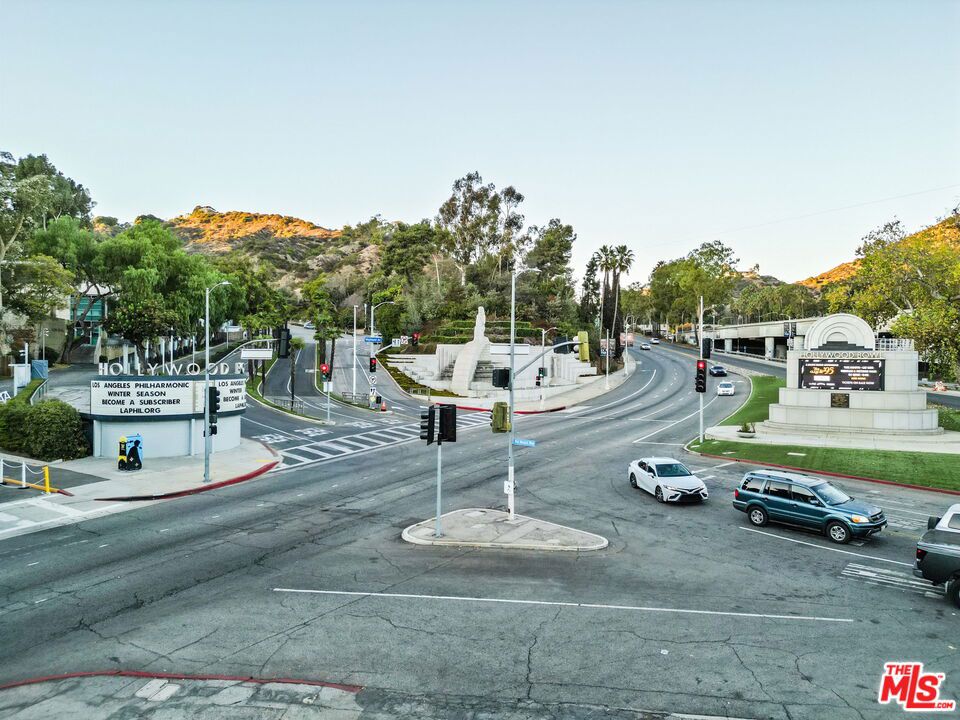 https://media.crmls.org/mediaz/064748b3-075a-454c-92f0-127c19b083d3.jpg?preset=X-Large