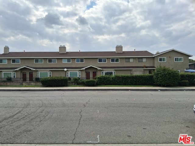 4195 Kingsley Street, Montclair CA: https://media.crmls.org/mediaz/0647bd9f-23eb-4cc7-9015-f3d00aa6f96d.jpg