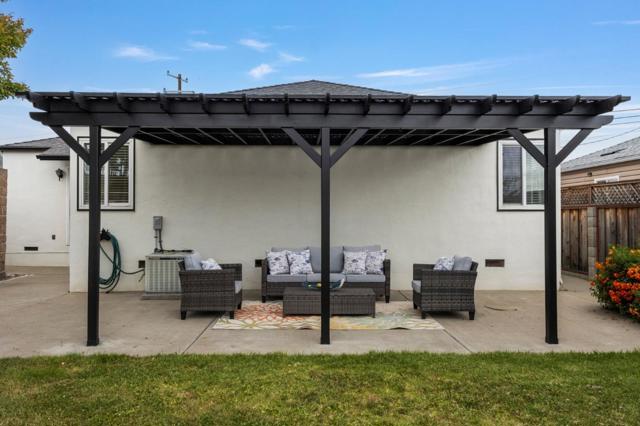 1291 Linton Street, San Leandro CA: https://media.crmls.org/mediaz/064831dd-e571-4bfd-bb6a-61086d02999a.jpg