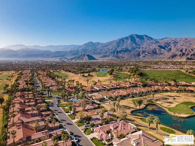 55586 Southern, La Quinta CA: https://media.crmls.org/mediaz/06484e84-1c90-4d86-a47c-affc6da9eb4d.jpg