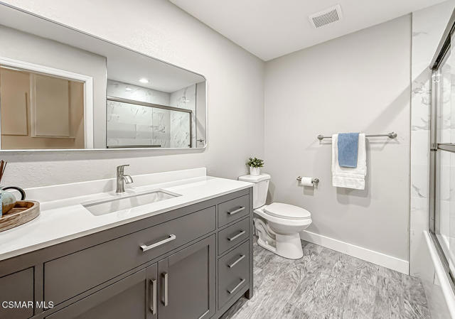 2514 Glenhurst Court, Simi Valley CA: https://media.crmls.org/mediaz/06486c07-cda5-4a32-b271-6b79450a9581.jpg