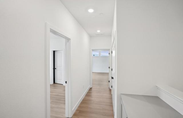 Image 34 of 46 For 671 Lindendale Court 168-18 Pla