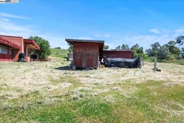 6400 Mines Rd, Livermore CA: https://media.crmls.org/mediaz/064949c7-70ed-48f8-a111-d56927876f5c.jpg
