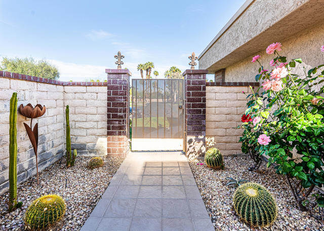 68697 Cll Tortosa, Cathedral City CA: https://media.crmls.org/mediaz/06494b09-0ae7-4fb7-a7b3-72e56d4ecb51.jpg