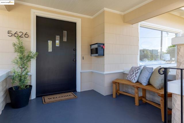 5626 Broadway, Oakland CA: https://media.crmls.org/mediaz/064a2389-c21f-41e2-9b76-50e6d7a7b6b7.jpg
