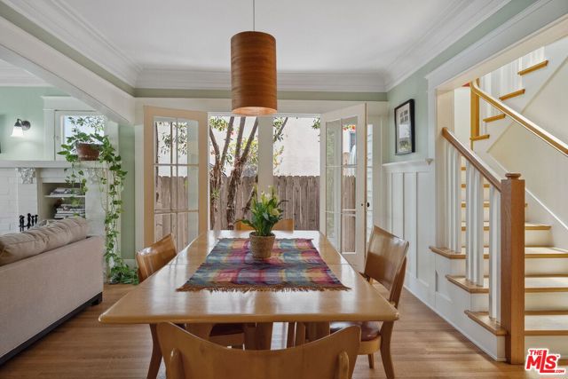 813 Crestmoore Place, Venice CA: https://media.crmls.org/mediaz/064a2da0-d2bd-4fb5-8a52-50cde389bd9d.jpg